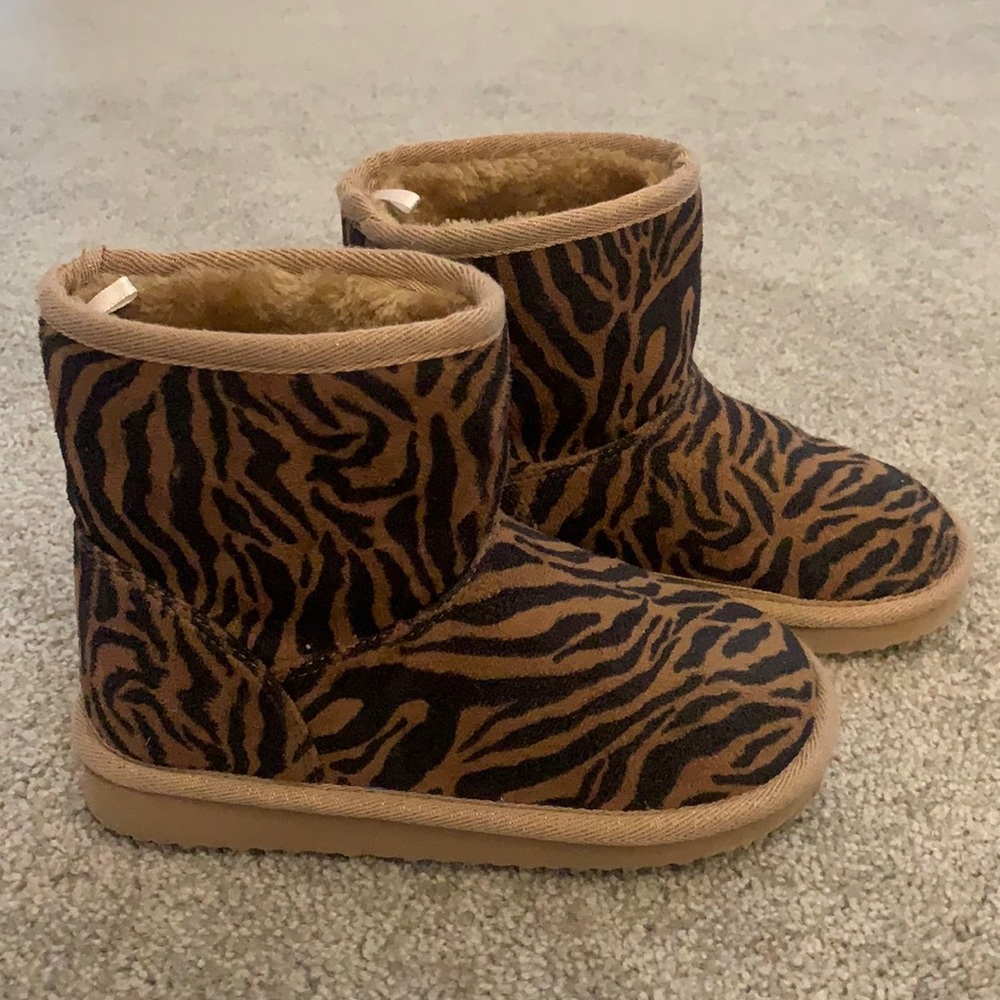 H&M fur lined ankle boot zebra print